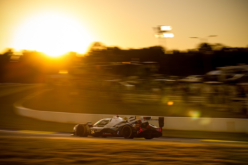 Kevin Magnussen ramt af sort uheld kort før mål. 
(Foto: BMW M Motorsport)